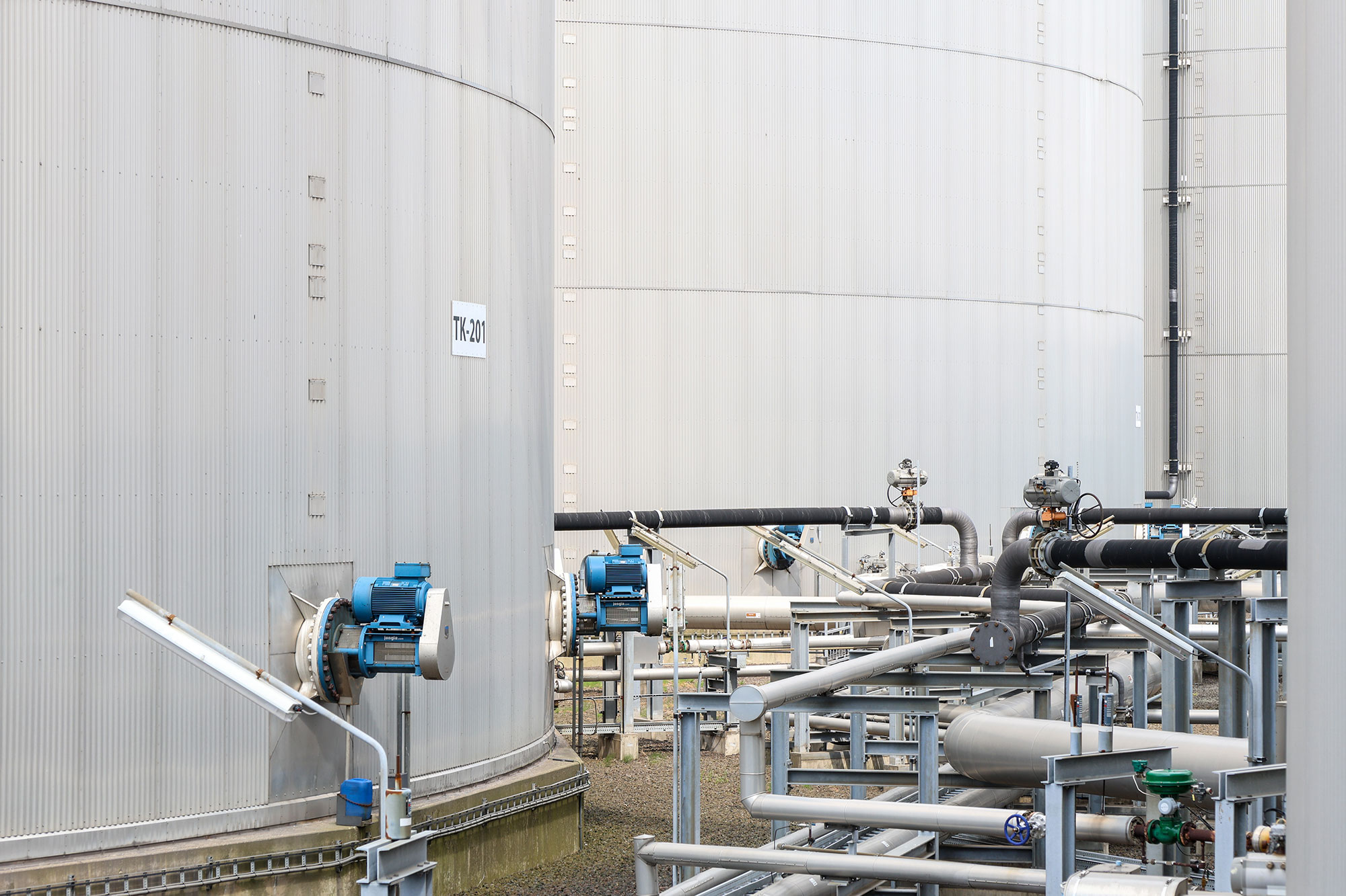 Pipelines and storage tanks